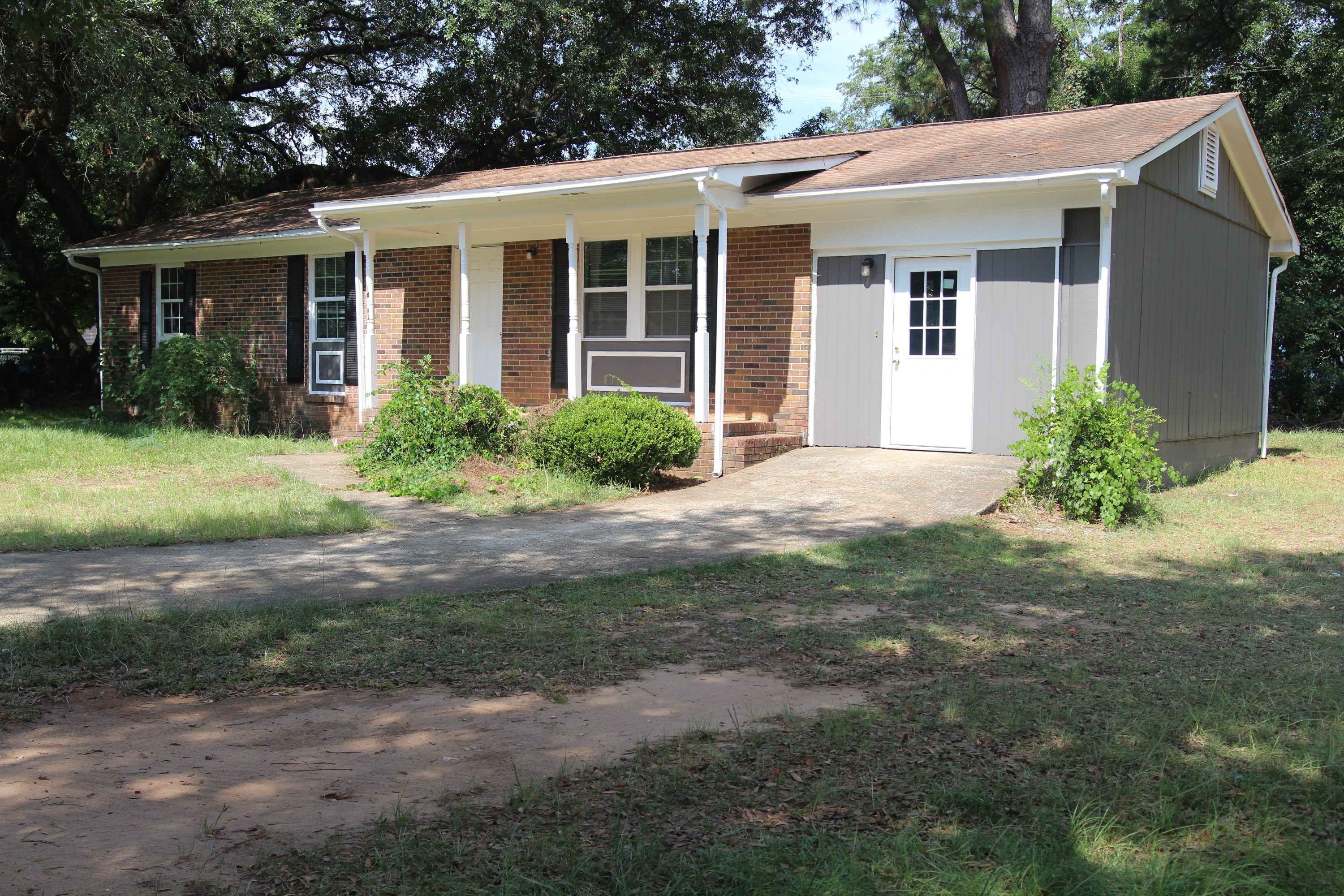 1403 Greenbrier Court